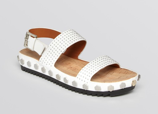 The latest trend: Flatbed Sandals