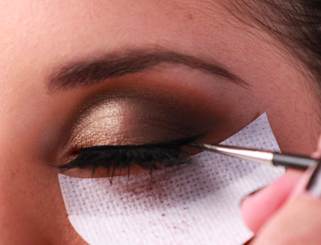 Prevent Eye Shadow From Falling On Your Face